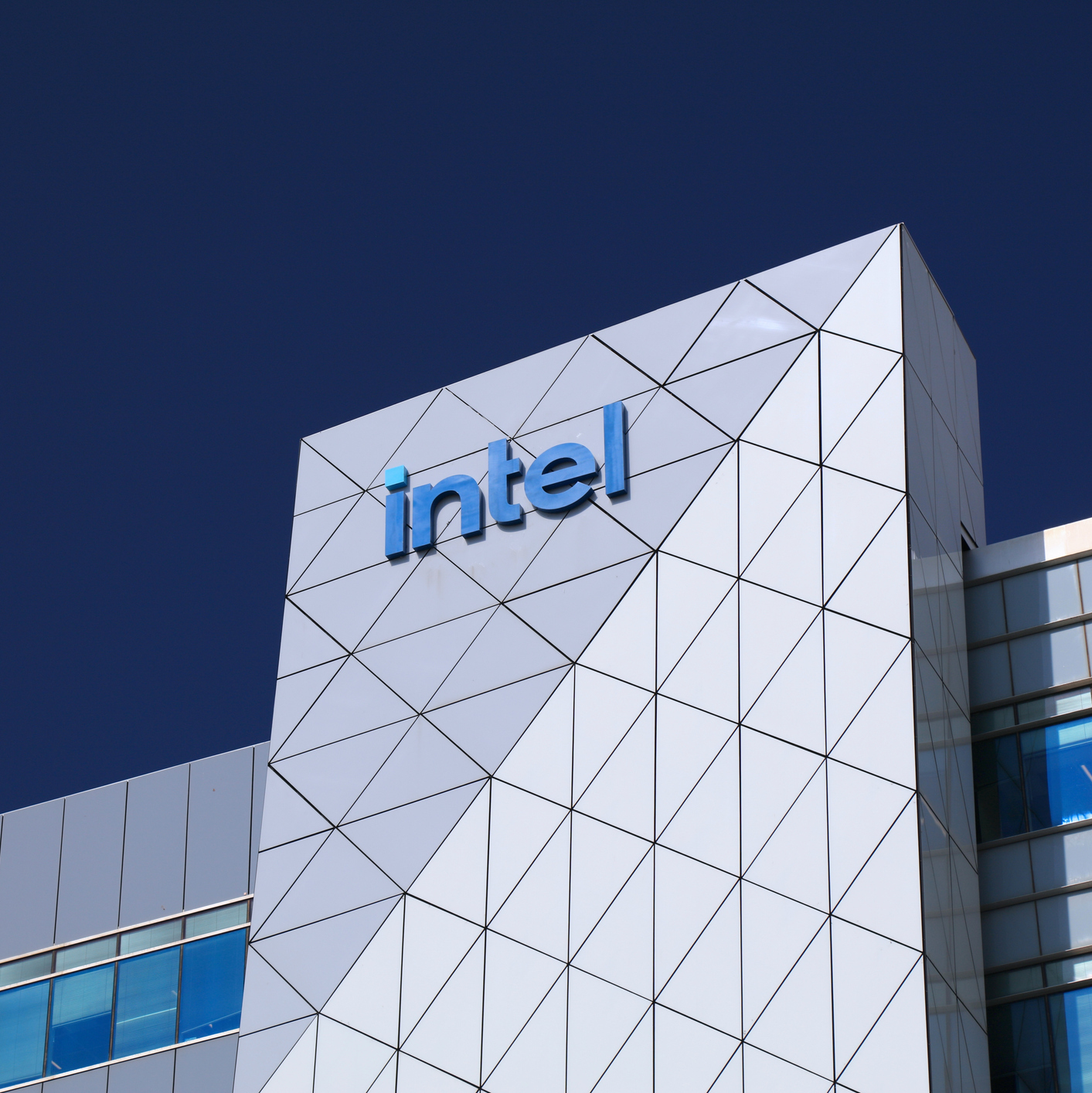 Will 2024 Really Be Intel’s Year to Retake the Lead in Semiconductor